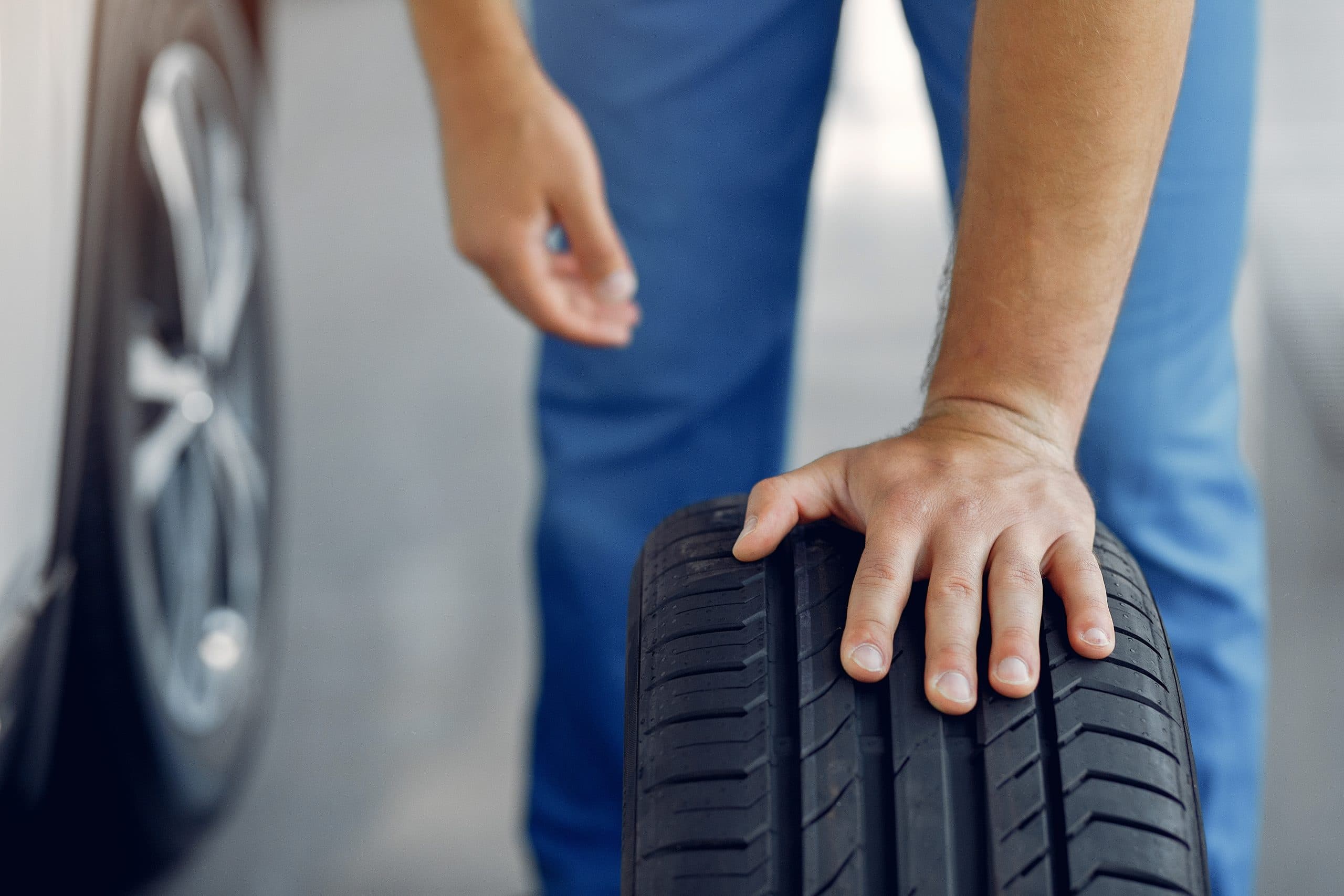 5 Signs You Need a Tyre Replacement (And Why It’s Important)